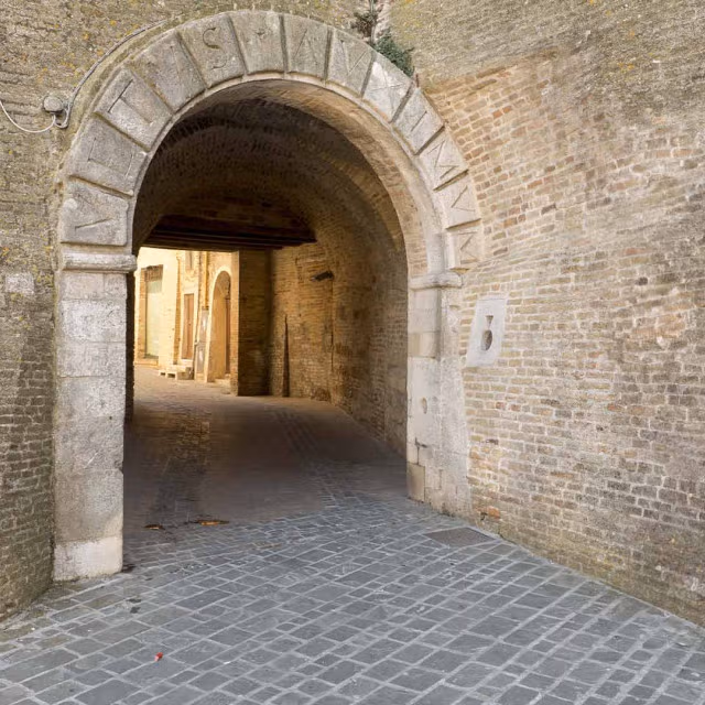 porta vetus auximon e la rocca a osimo